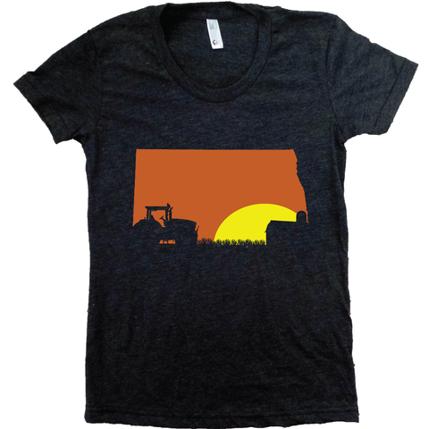 Tractor North Dakota T-Shirt - Women's Fitted